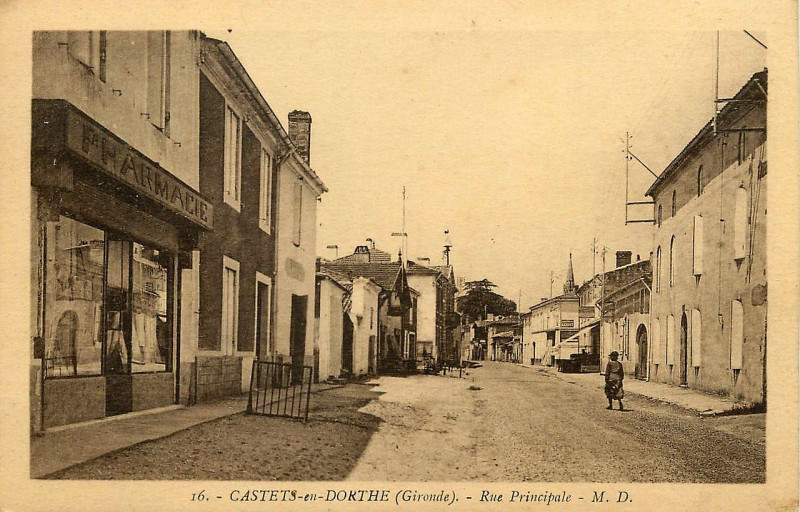 Carte postale ancienne Castets-en-Dorthe - rue principale 1