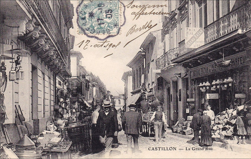 Carte postale ancienne Castillon - Grande rue 1