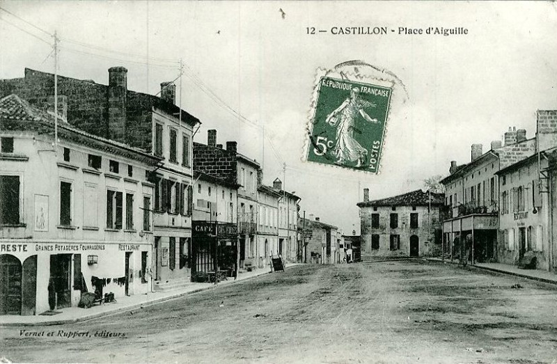 Carte postale ancienne Castillon - Place de l'Aiguille 1