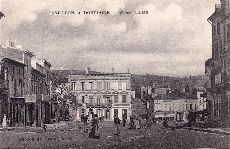 Carte postale ancienne Castillon - Place Thiers 1