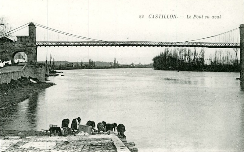 Carte postale ancienne Castillon - pont suspendu 6