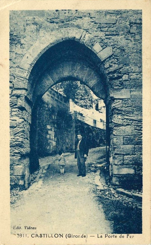 Carte postale ancienne Castillon - porte de fer 3