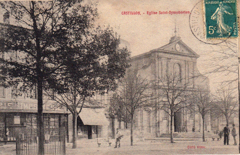 Carte postale ancienne Castillon - église St Symphorien 2