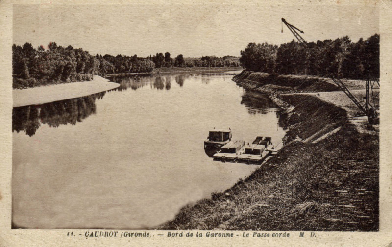 Carte postale ancienne Caudrot - bords de la Garonne 6