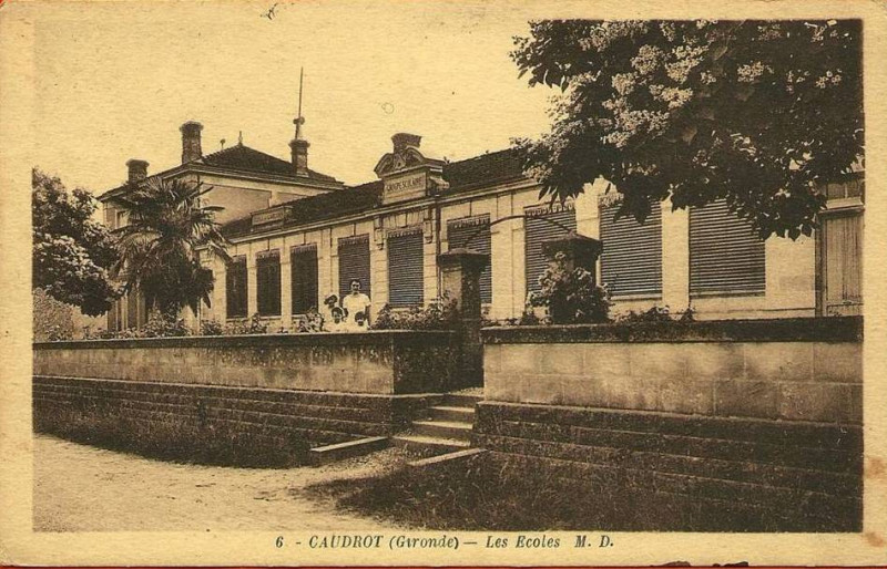 Carte postale ancienne Caudrot - groupe scolaire