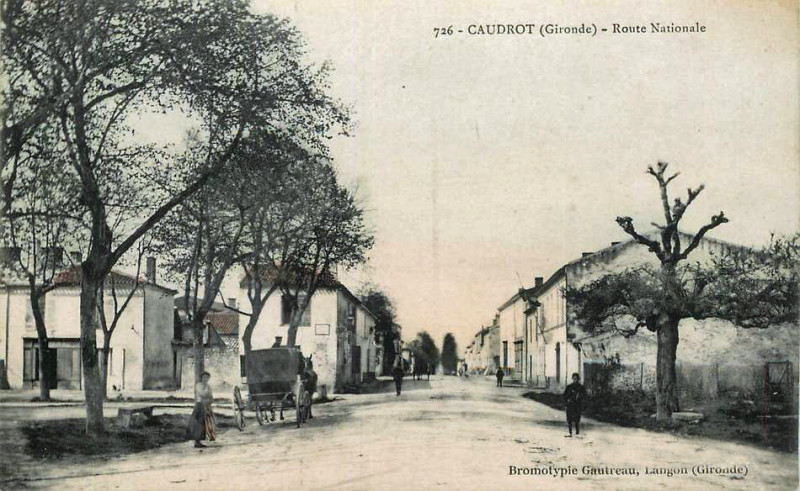 Carte postale ancienne Caudrot - route nationale 3
