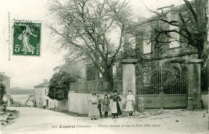 Carte postale ancienne Caudrot - rue du port 2