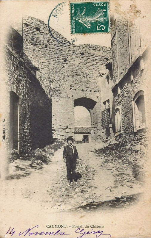 Carte postale ancienne Caumont - Portail du château