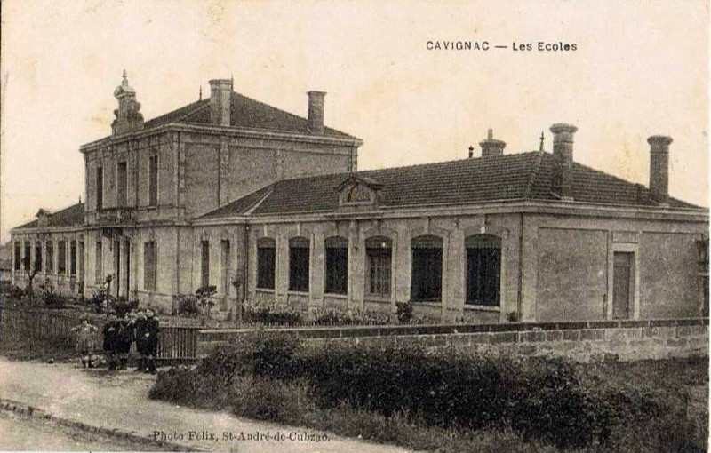 Carte postale ancienne Cavignac - Les écoles