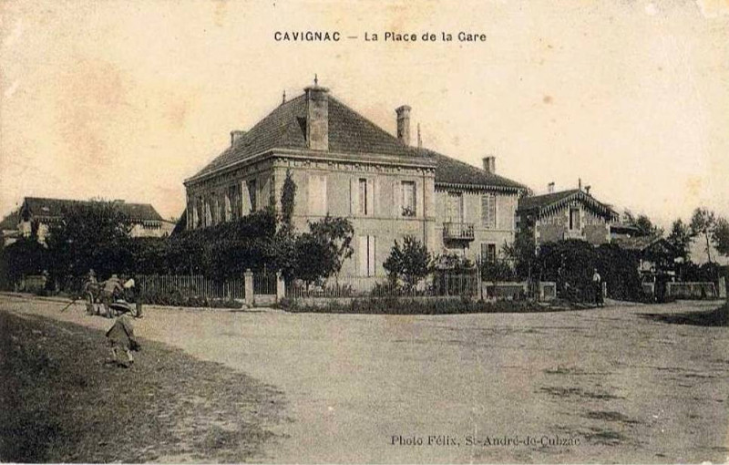 Carte postale ancienne Cavignac - place de la gare 1