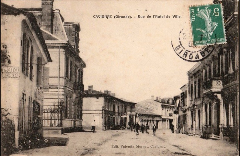 Carte postale ancienne Cavignac - rue de l'Hôtel de ville