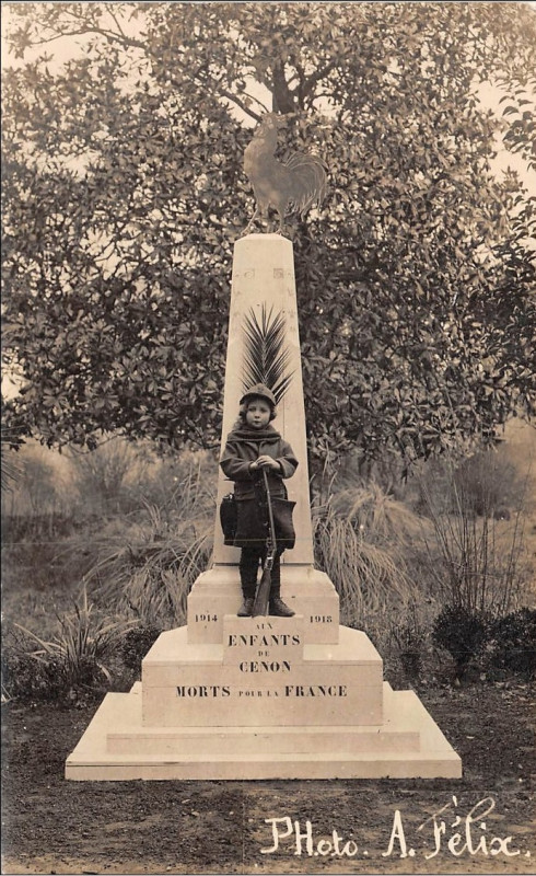 Carte postale ancienne Cenon - monument aux morts 1