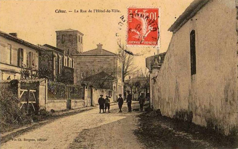 Carte postale ancienne Cézac - rue de l'Hôtel-de-ville