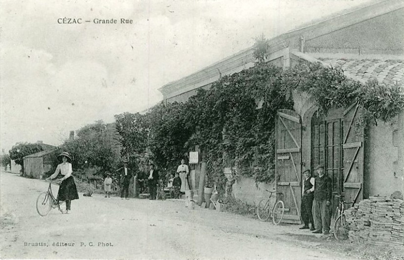 Carte postale ancienne Cézac - rue principale 1