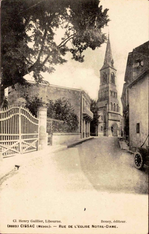 Carte postale ancienne Cissac - rue de l'église 1