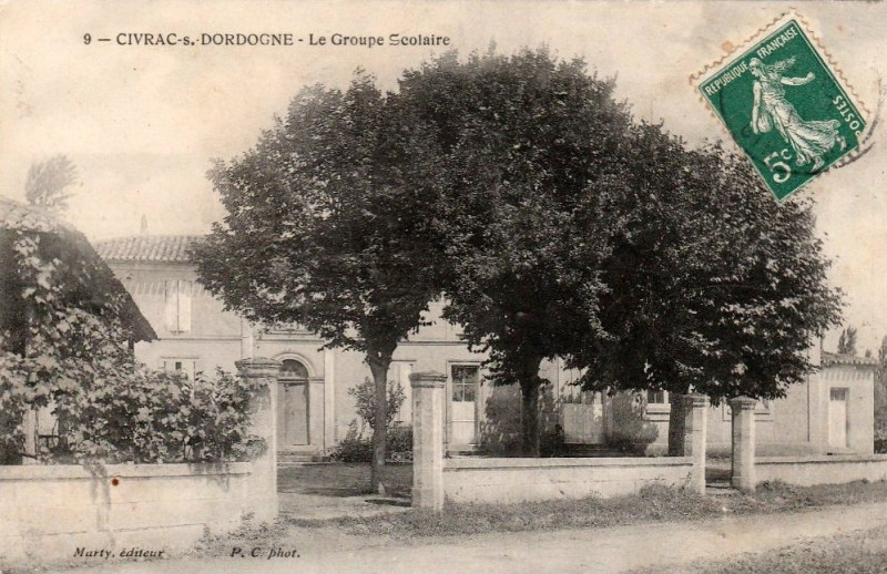 Carte postale ancienne Civrac-sur-Dordogne - groupe scolaire 1