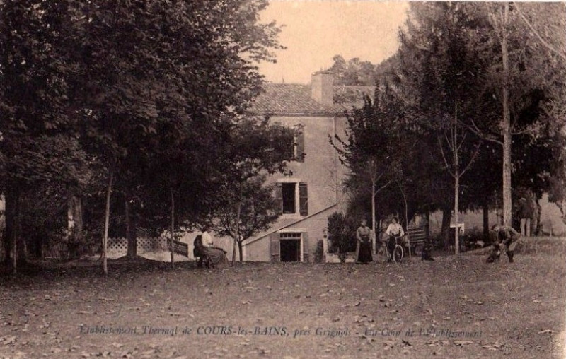 Carte postale ancienne Cours-les-Bains - L'Hôtel 2