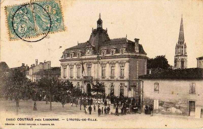 Carte postale ancienne Coutras - Hôtel-de-ville 6