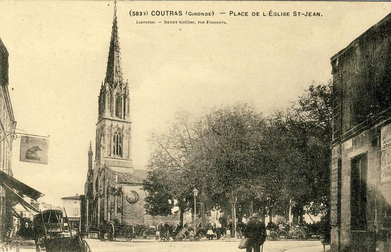 Carte postale ancienne Coutras - Place de l'église 1