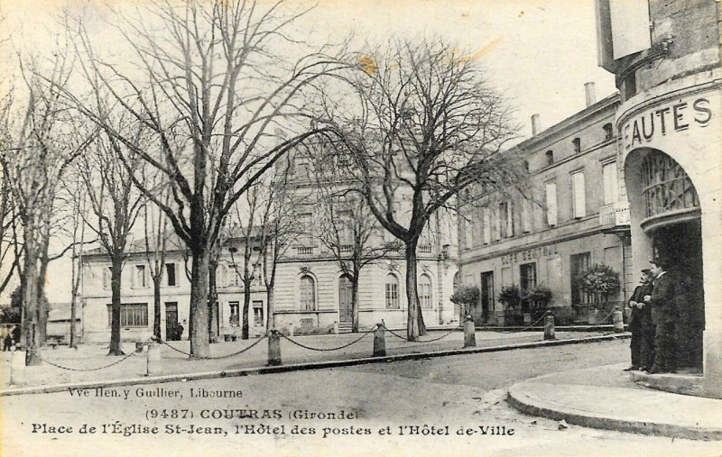 Carte postale ancienne Coutras - Place de l'église 2