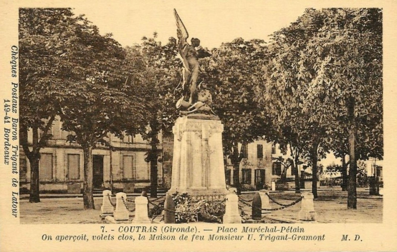 Carte postale ancienne Coutras - Place Maréchal Pétaine