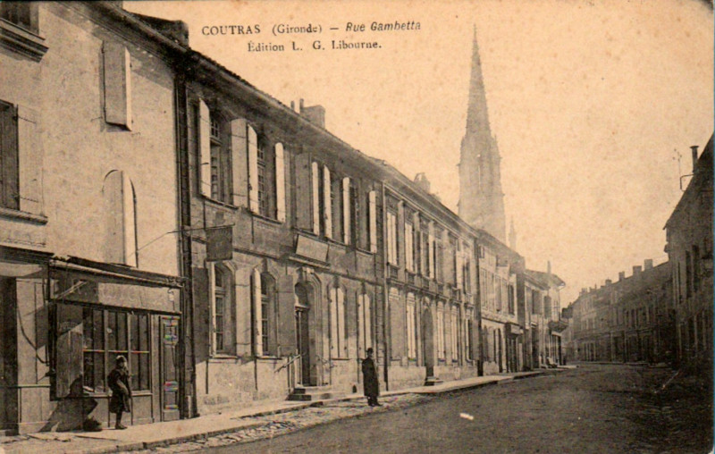 Carte postale ancienne Coutras - rue Gambetta 3