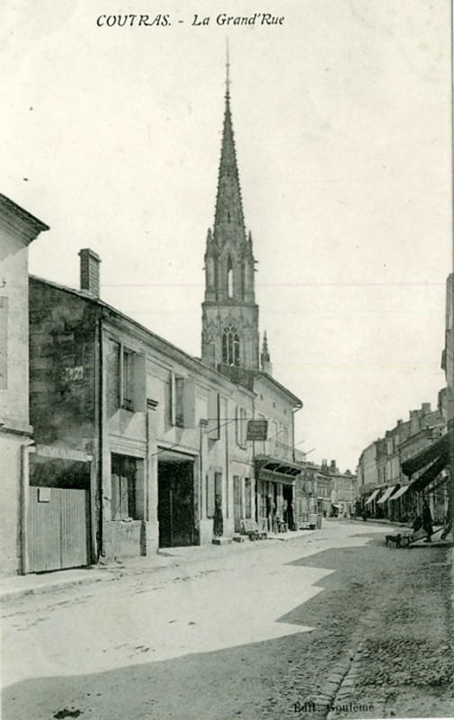 Carte postale ancienne Coutras - rue principale 1