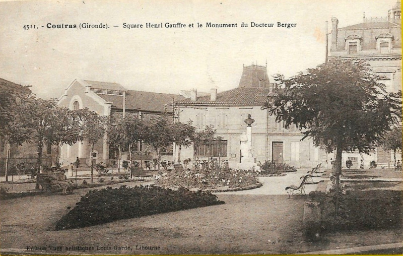 Carte postale ancienne Coutras - Square Henri Gauffre 1