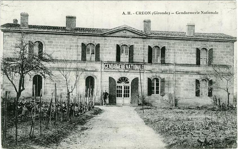 Carte postale ancienne Creon Gendarmerie-Nationale