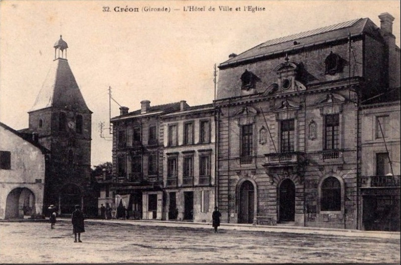 Carte postale ancienne Creon hotel-de-ville-et-l'église 1
