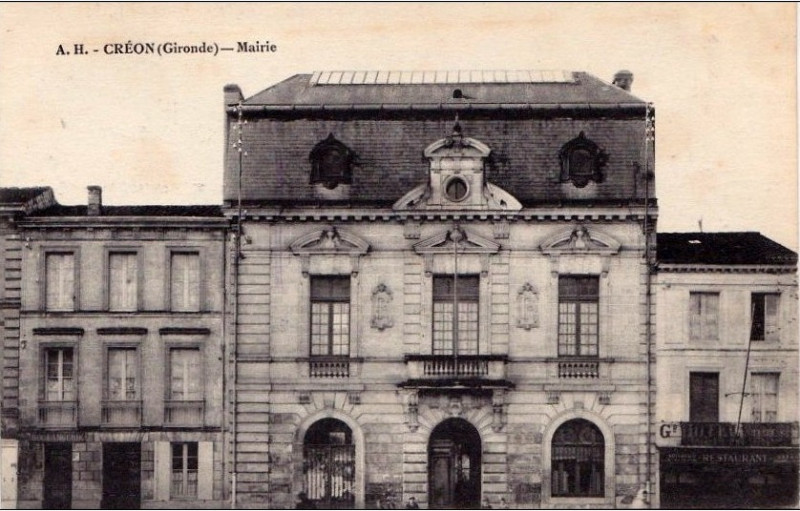 Carte postale ancienne Creon Mairie