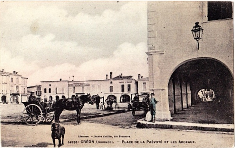 Carte postale ancienne Creon place-de-la-prevote 3
