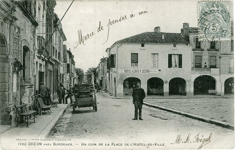 Carte postale ancienne Creon place-hotel-de-ville 1
