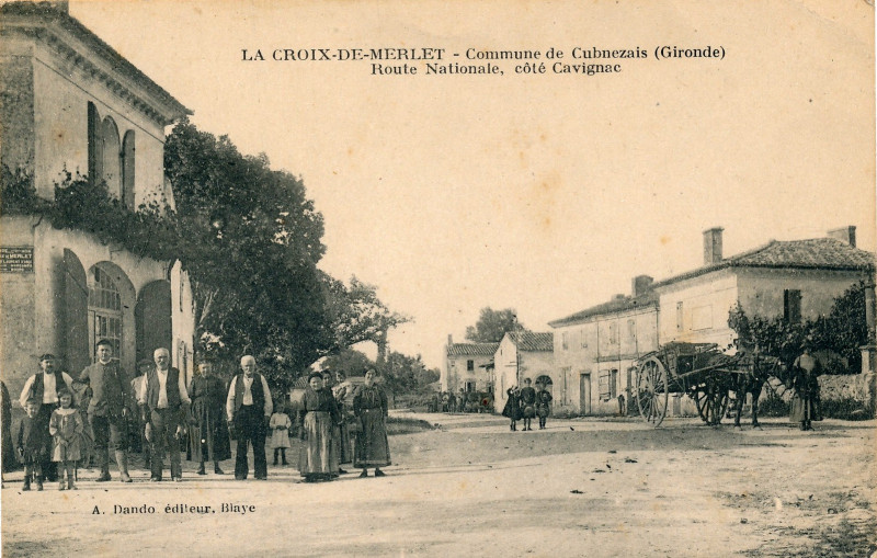 Carte postale ancienne Cubnezais - La croix de Merlet