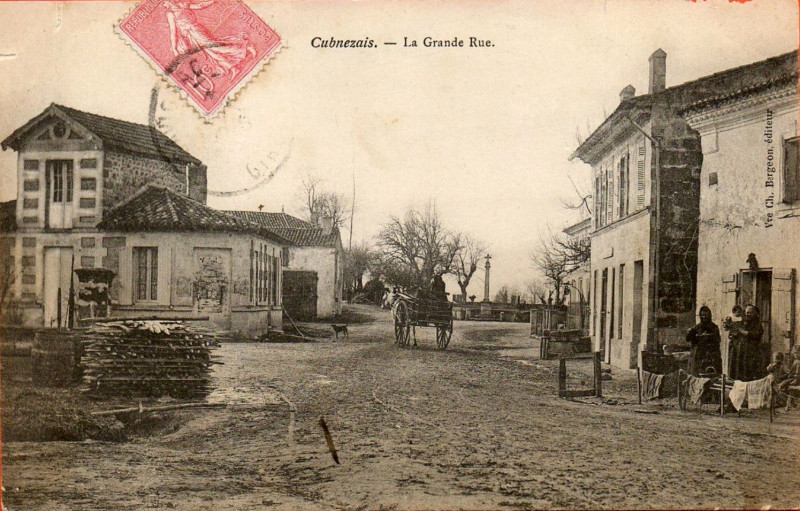 Carte postale ancienne Cubnezais - La Grande rue