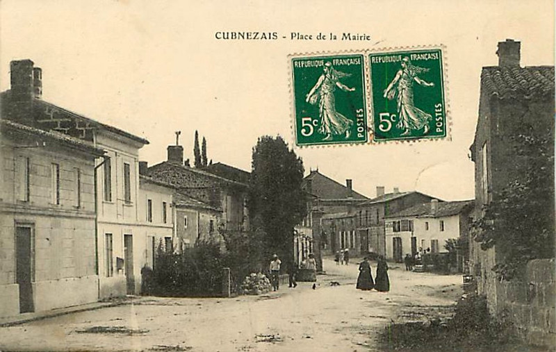 Carte postale ancienne Cubnezais - Place de la Mairie