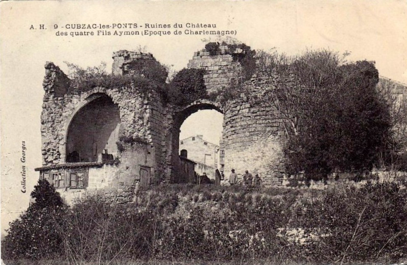 Carte postale ancienne Cubzac-les-ponts - château des 4 fils Aymon 4