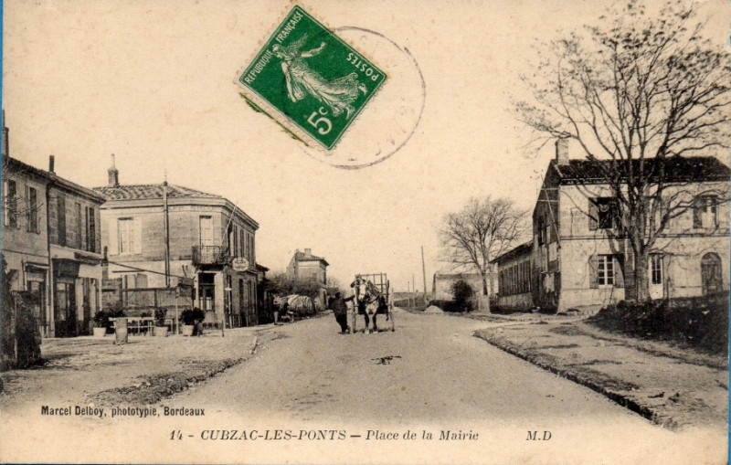 Carte postale ancienne Cubzac-les-ponts - place de la Mairie