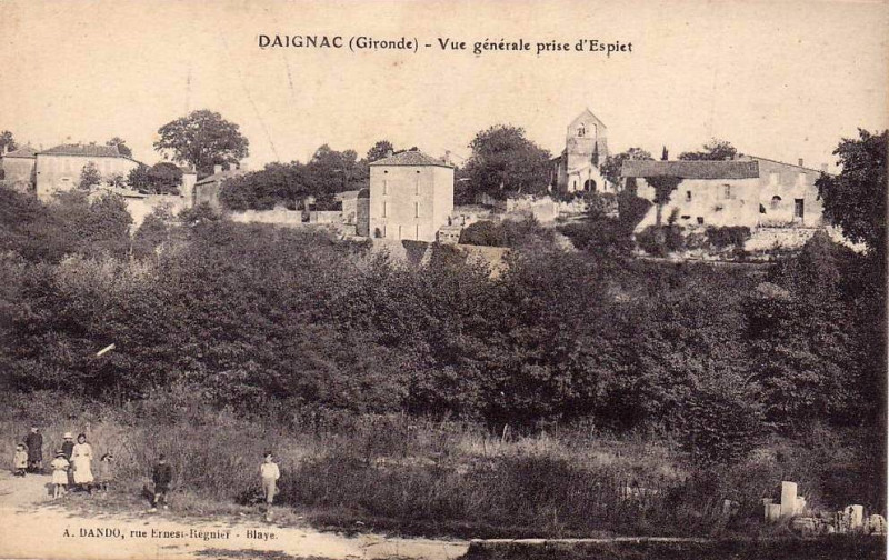 Carte postale ancienne Daignac - bourg 1