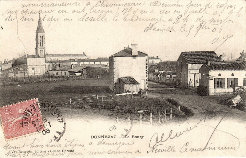 Carte postale ancienne Donnezac - bourg 1