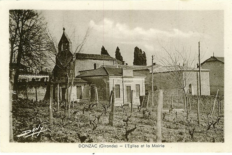 Carte postale ancienne Donzac - Mairie et écoles