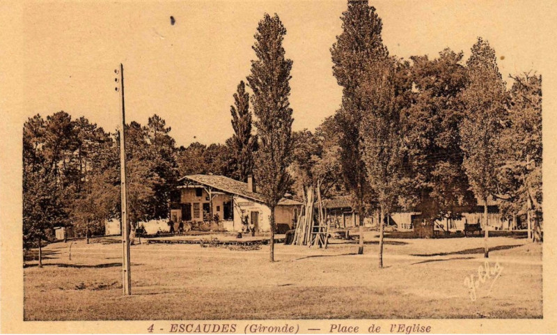 Carte postale ancienne Escaudes - Place de l'église