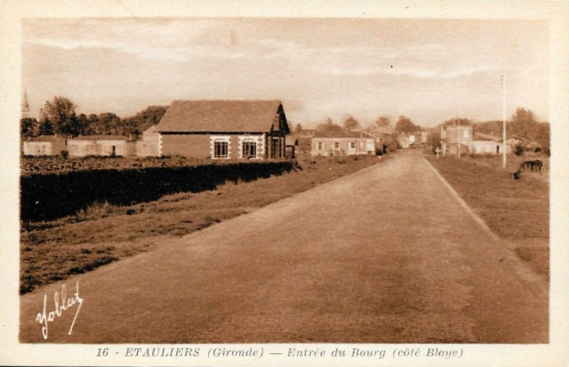 Carte postale ancienne Etauliers - bourg 12