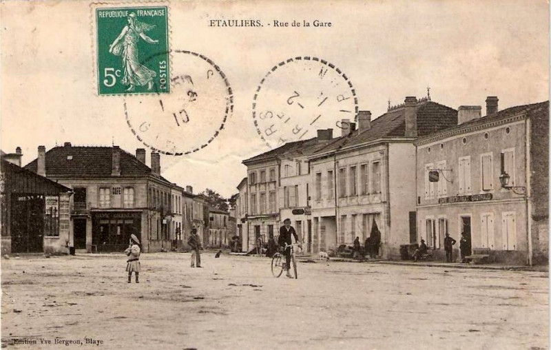 Carte postale ancienne Etauliers - bourg 2