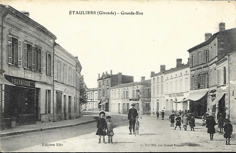 Carte postale ancienne Etauliers - bourg 5