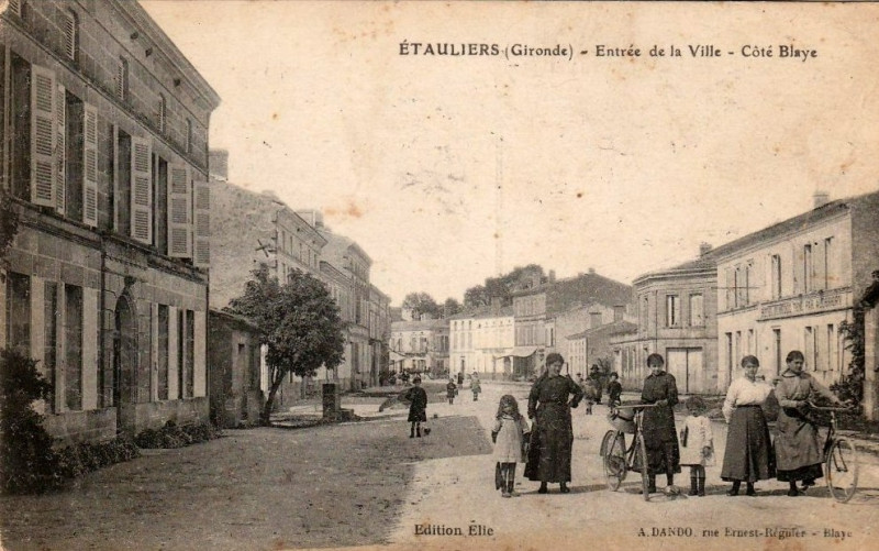 Carte postale ancienne Etauliers - bourg 6