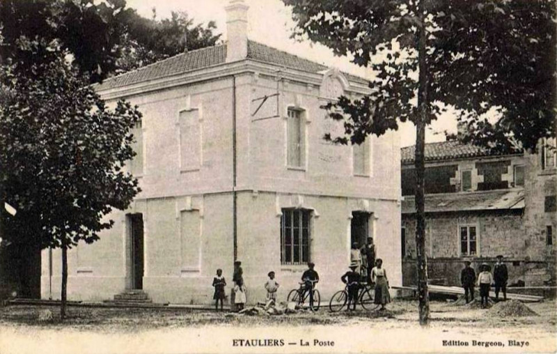 Carte postale ancienne Etauliers - La Poste 1