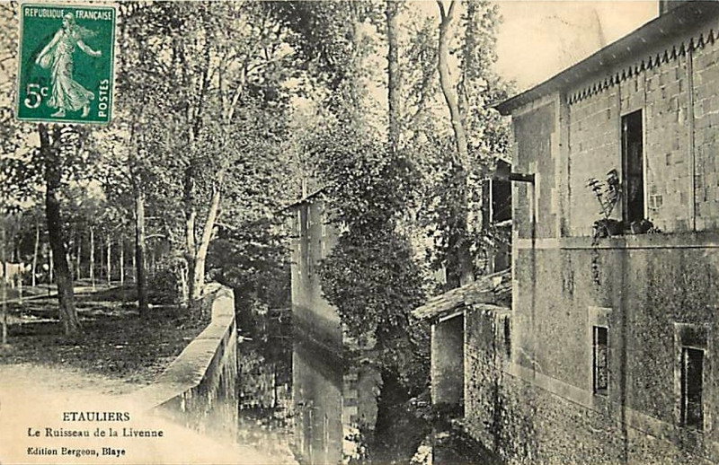 Carte postale ancienne Etauliers - ruisseau de la Livenne 1