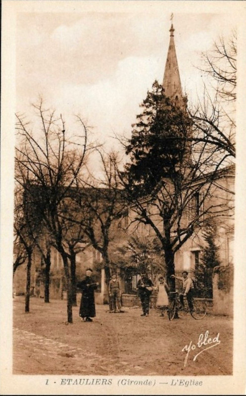 Carte postale ancienne Etauliers - église 2