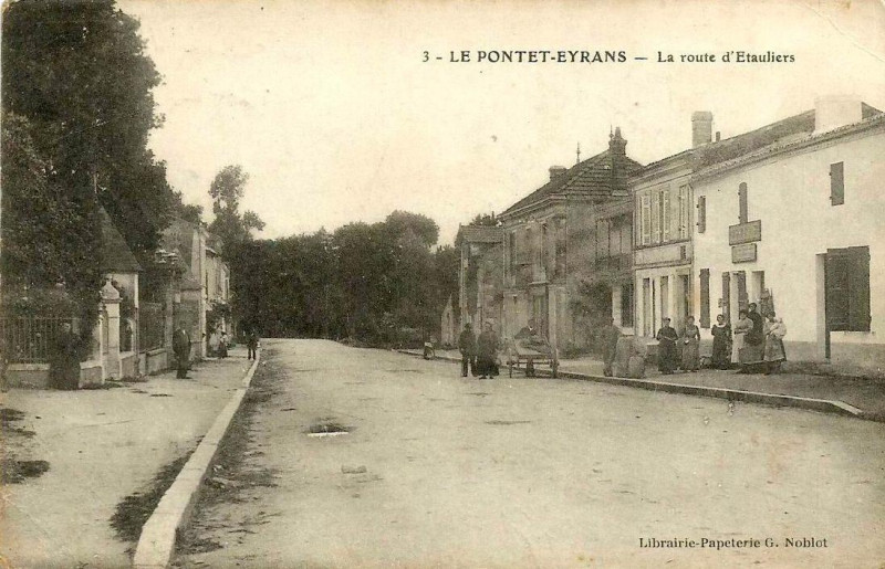 Carte postale ancienne Eyrans - Route d'Etauliers